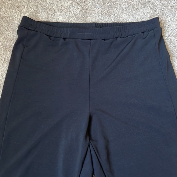 5/$25 Mia More Capri Pants - Picture 2 of 9